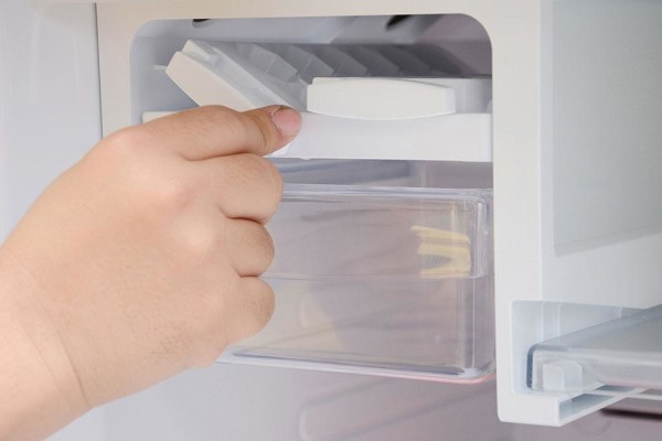 Tủ lạnh Sanyo SR-Q285RB với khay đá xoắn tiện dụng
