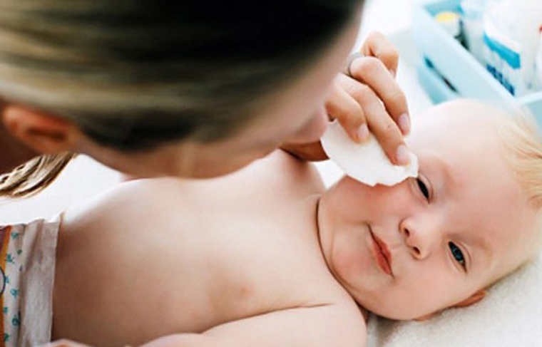 Trẻ sơ sinh nằm điều hòa bao nhiêu độ là hợp lý