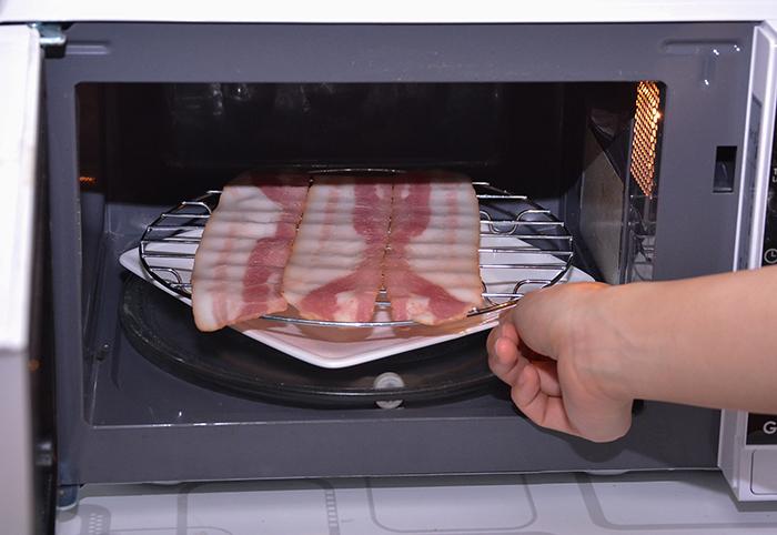 Hướng dẫn sử dụng chức năng nướng của lò vi sóng