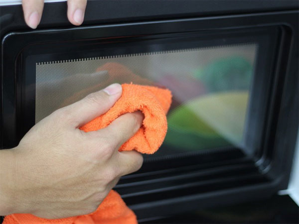Các bước vệ sinh làm sạch lò vi sóng